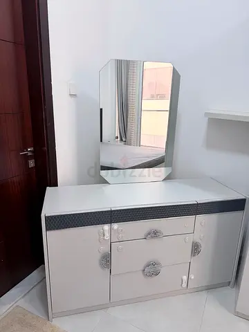 Dressing table