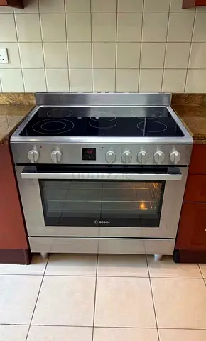 Bosch Series 8 Premium 5-Zone Electric Range Cooker (HKK99V850M)