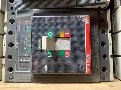 ABB SACE Tmax Molded Case Circuit Breaker - 3P Industrial Unit