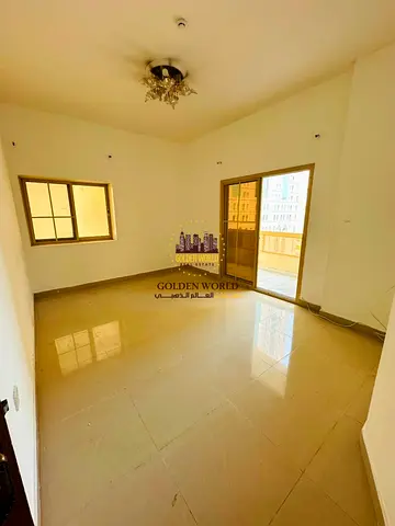 🏠 شقة مميزة للإيجار في المجاز 3 – الشارقة متاحة الآن ✨ في موقع مميز جدًا، ثاني صف من الكورنيش مع إطلالة رائعة، وأمام حديقة الصفيا مباشرة. الشقة واس