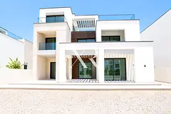 PREMIUM VILLA LIVING |PARK VIEW | LARGE PLOT