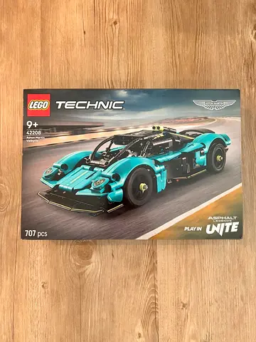 BARGAIN BRAND NEW LEGO 42208 TECHNIC ASTON MARTIN VALKYRIE