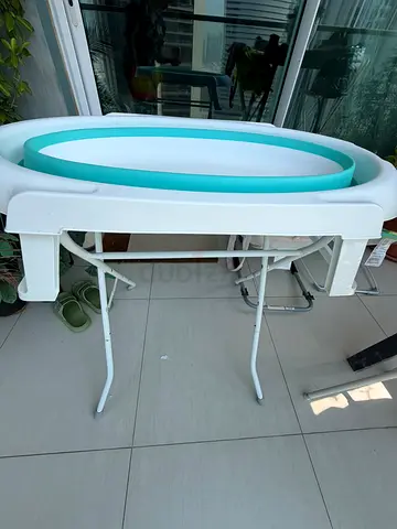 Foldable baby bathtub with stand - gently used