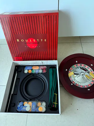 Tabletop Roulette Game Set with Chips, roulette cloth and wheel - german vintage collectible 40cm