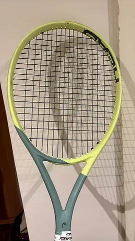 Head extreme MP tennis racket