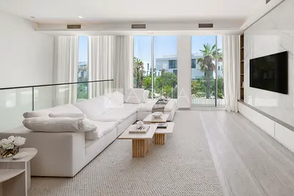 READY TO MOVE | CLOSE TO THE BAY | CORNER UNIT
