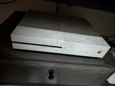 Xbox One S (White) console - good working condition