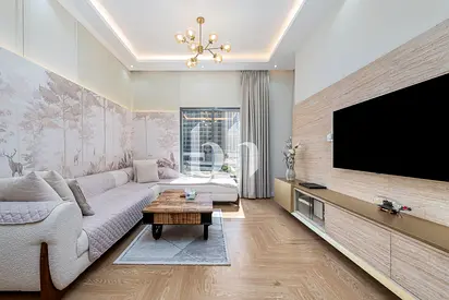 Low Floor | Fully Upgraded | Vacant on Transfer