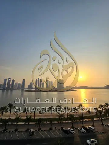 شقة فاخرة 3 غرف وصالة مع غرفة خادمة بإطلالة بحرية مباشرة في الخان – مساحة واسعة وتشطيبات راقية ومرافق متكاملة