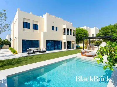 Turnkey 5-Bedroom Villa on the Lake