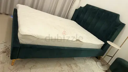Queen Bed 160 cm for Sale