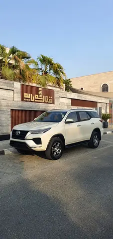 2022 Toyota FORTUNER photo 1