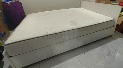 Bed Set with 2 drawers set for Sale