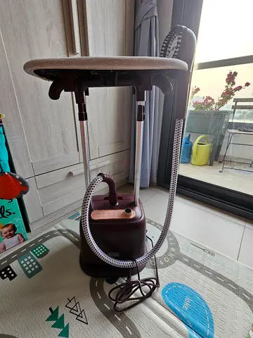 Black+Decker Twin-Pole Garment Steamer with Ironing Board – Barely Used