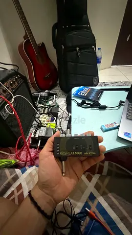 Headphone guitar amplifier valenton headrush