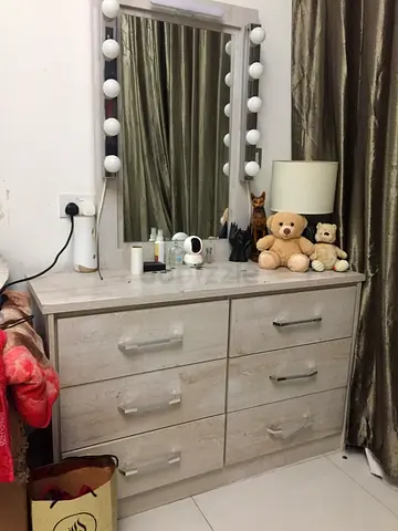 6-drawer Dresser with Mirror and Vanity Lights - Light Wood Finish