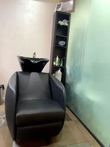 Salon Backwash Shampoo Chair with Ceramic Basin - Good Condition