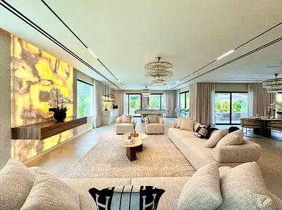 5 Bed l Renovated i RENOVATEDl Lake View l VACANT