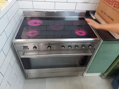. Italy Smeg 5 Hobs Full Electric Ceramic Cooker Range Size 90 × 60 cm