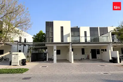 L Shape Garden | Corner | Furnished | Vacant