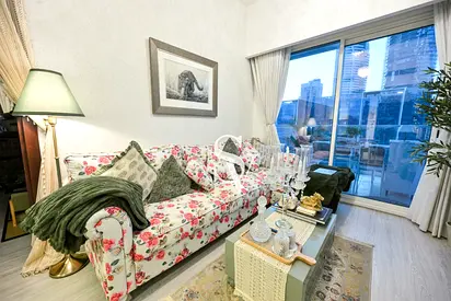 Burj Khalifa View | High Floor | Modern living