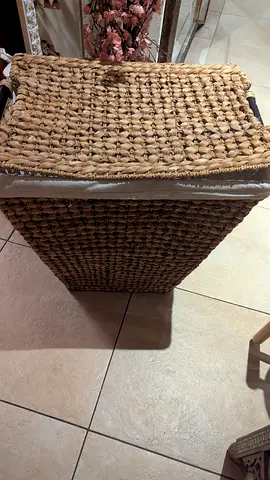 Woven Seagrass Laundry Hamper with Lid - Good Condition