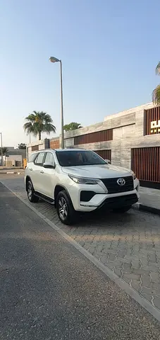 2022 Toyota FORTUNER photo 3