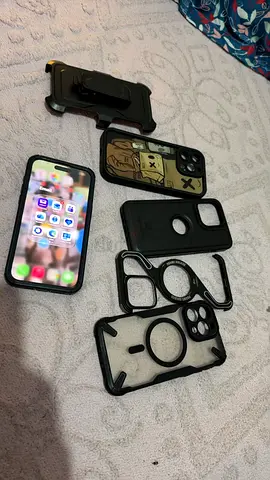 Mint condition iPhone 15 pro max with multiple protective cases - good condition