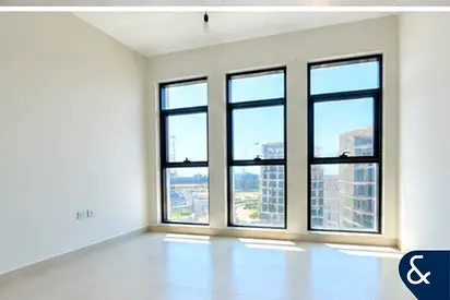 Bright 1 BR | Open Kitchen | Great Amenities