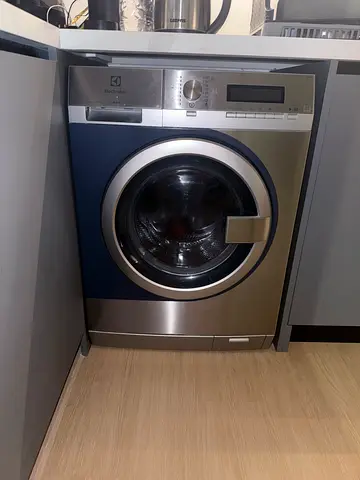 Electrolux Washing Machine and Dryer WE170V