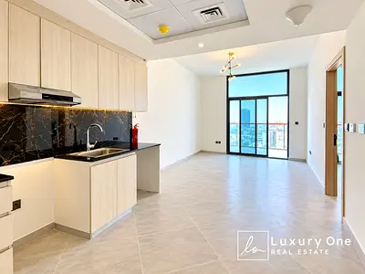 Spacious 1BR | Vacant | Balcony and Pool Access