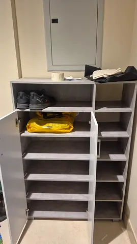 Compact multi-shelf shoe cabinet with side cubbies - light grey