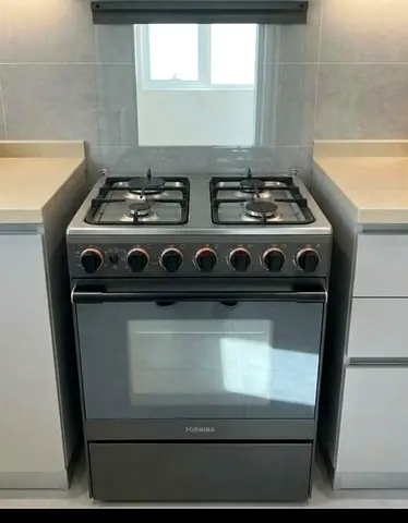 Toshiba 4-burner Gas Cooker with Oven - Good Condition