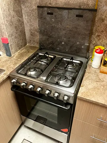 Freestanding 4-burner gas cooker with oven - stainless steel