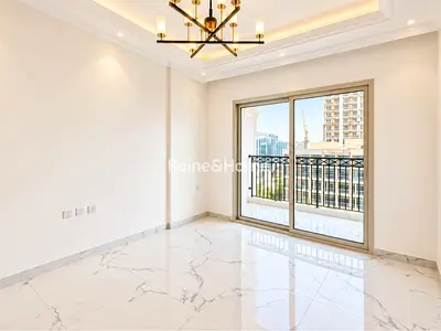 Studio with Balcony | Boulevard View | Arjan