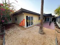 MAIN BEACH ROAD VILLA COMMERCIAL INDEPENDENT 3BR MAIDS PRIVATE GARDEN