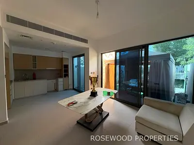 SINGLE ROW | BRIGHT | LANDSCAPED GARDEN
