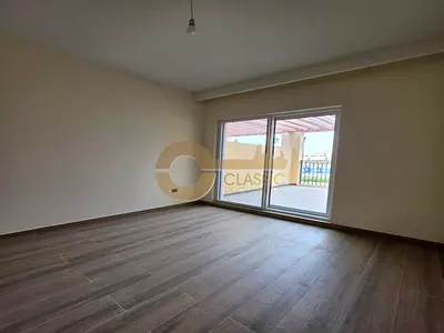 BALCONY I MODERN INTERIOR I CLOSED KITCHEN