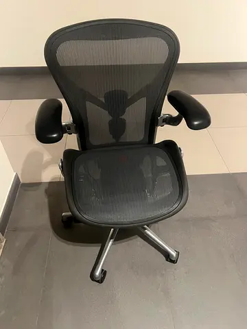 Herman miller Aeron size B fully loaded