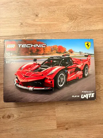 BARGAIN BRAND NEW LEGO 42212 TECHNIC FERRARI FXX K