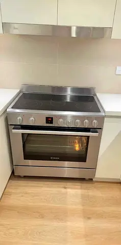 Bosch Series 8 Premium 5-Zone Electric Range Cooker (HKK99V850M)