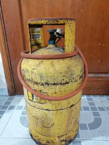 Used Yellow LPG Gas Cylinder with Hose - 15kg