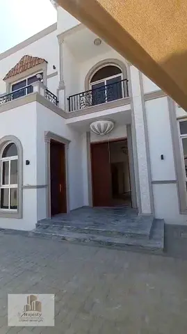 🏡 *للبيع فيلا فاخرة في مجمع تلال – الشارقة