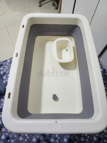 Baby bathtub with diaper changing table - good condition