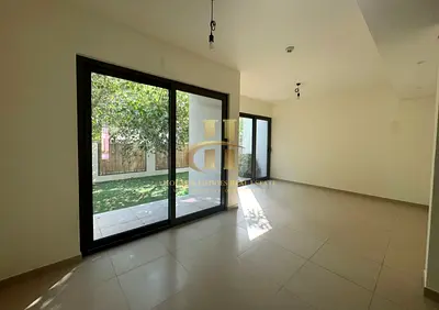 BRIGHT UNIT | LANSCAPED | READY TO MOVE IN