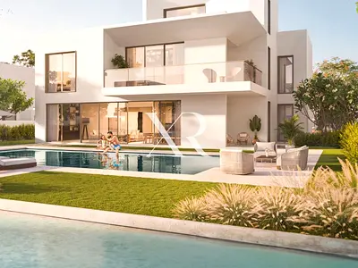PRIVATE GARDEN | WATERFRONT LIVING | VILLA