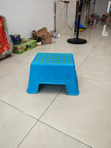 Blue plastic step stool - small household footstool