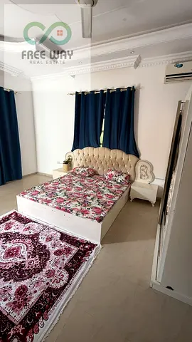 الروضه 3- قريب مخرج دبى  ستديو مفروش شهرى  مطبخ منفصل - مساحه واسعه  2800 شامل فواتير