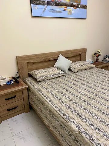 Bed king size with 2 sude tables and6-drawer Wooden Dresser with Mirror - Oak Finish