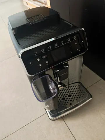 Original price 3800 Philips Fully Automatic Espresso Machine with Milk Frother - Good Condition